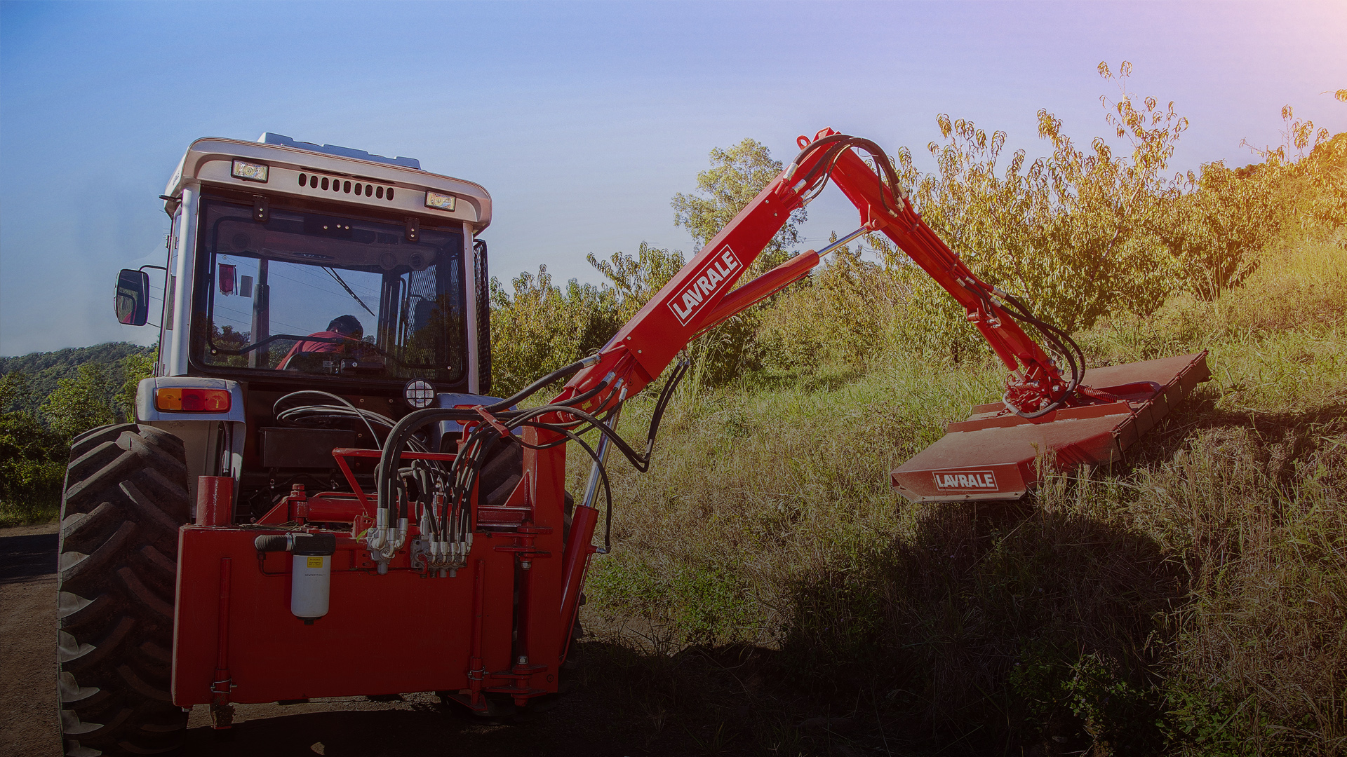 Lavrale Máquinas Agrícolas | fabricação de implementos agrícolas | cabinas  | reboque militares